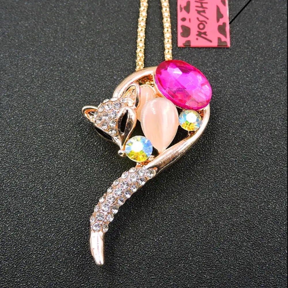 Betsey Johnson Magenta Fox Pendant Necklace with‎ Sparkling Rhinestones NWT